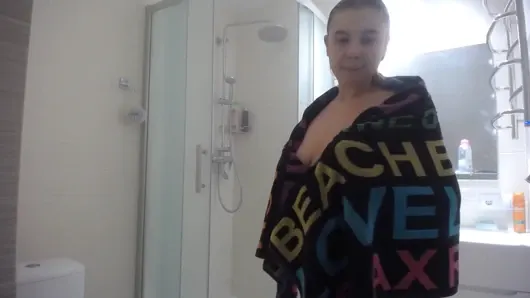 Üvey kardeşim bana bakıyor