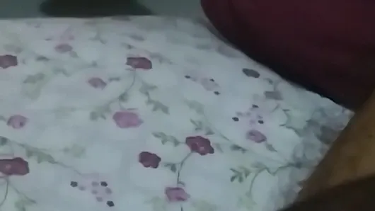 Üvey kız kardeş olarak adlandırılıyor ve penisime masaj yapıyor