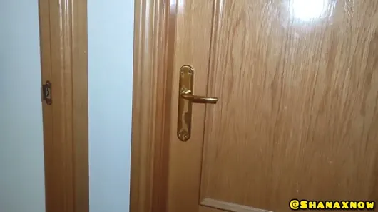 Üvey kız kardeşim çiş istiyor