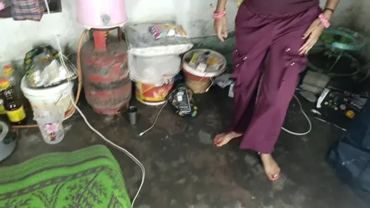 Üvey kız kardeşinin götü üvey erkek kardeş tarafından domaltılarak sikiliyor Hintçe ses