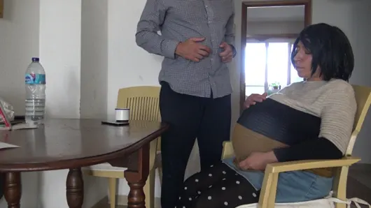Üvey oğlum kıllı göt deliğimin içine boşalmak istedi