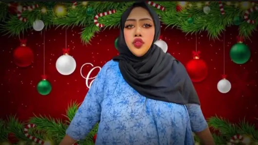 Üvey oğluna mutlu yıllar ve Noel hediyesi! Büyük memeli ve götlü Arap ateşli güzel üvey anne