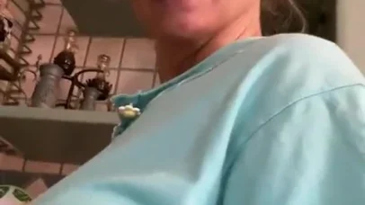 Uyanır uyanmaz ve bir hayranımla görüntülü sohbet eder etmez