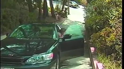 Yarak emen zenci genç kız amını yarakla dolduruyor ve Yüzü dışarıda boşalıyor
