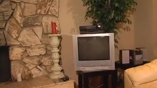 Yaşlı kızlar partide oyuncaklarla birbirlerinin amlarını sikiyor