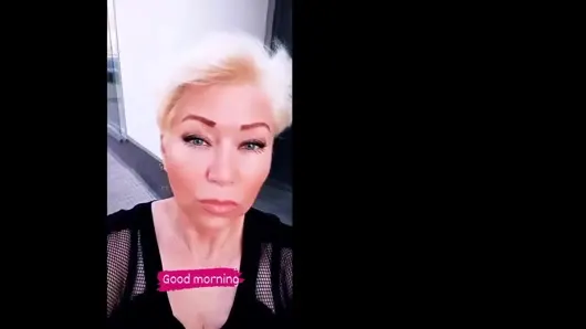 Yeni sikiş yaz için küçük bir kış havası ya da ateşli olgun sürtük Noel Baba kız .!. ))