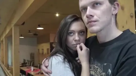 Zavallı çift seksi iyi bir şey olarak görüyor